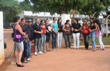 MANISFESTAÇÃO - Mulheres de PMs fecham portão do 5º batalhão Rondônia - Vídeo e Fotos