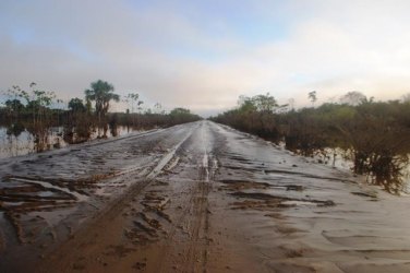 CHEIA – Confira imagens da BR-425 após recuo do rio Mamoré