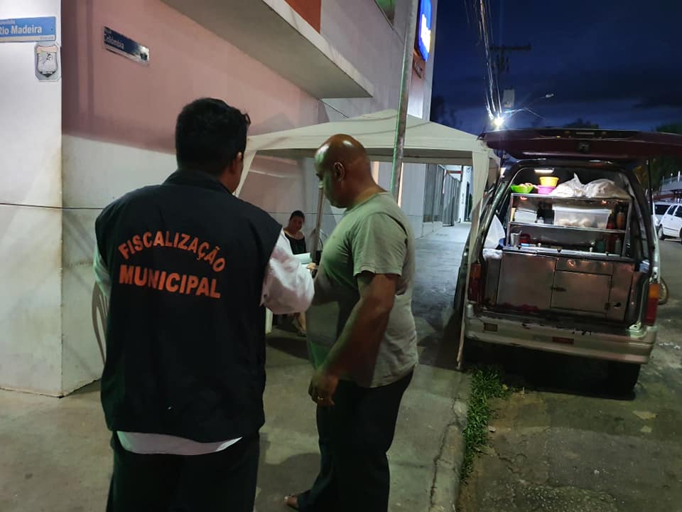 ÚNICA RENDA: Informais são proibidos de ficar em frente ao shopping e cobram “bom senso” ao prefeito