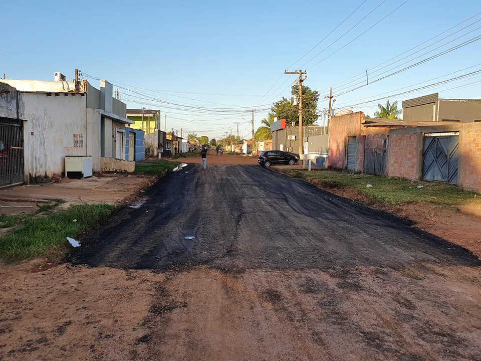 VERGONHA: Prefeitura asfalta 50 metros de rua no bairro Igarapé e revolta comunidade