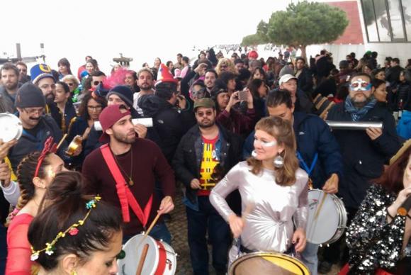 Blocos brasileiros agitam o carnaval de Lisboa