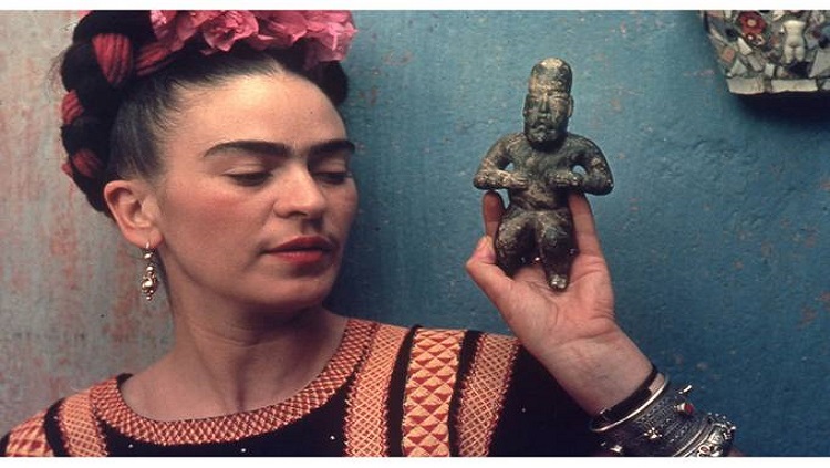  BIOGRAFIA:  De Frida Kahlo a anônimas, livro reúne histórias de mulheres célebres