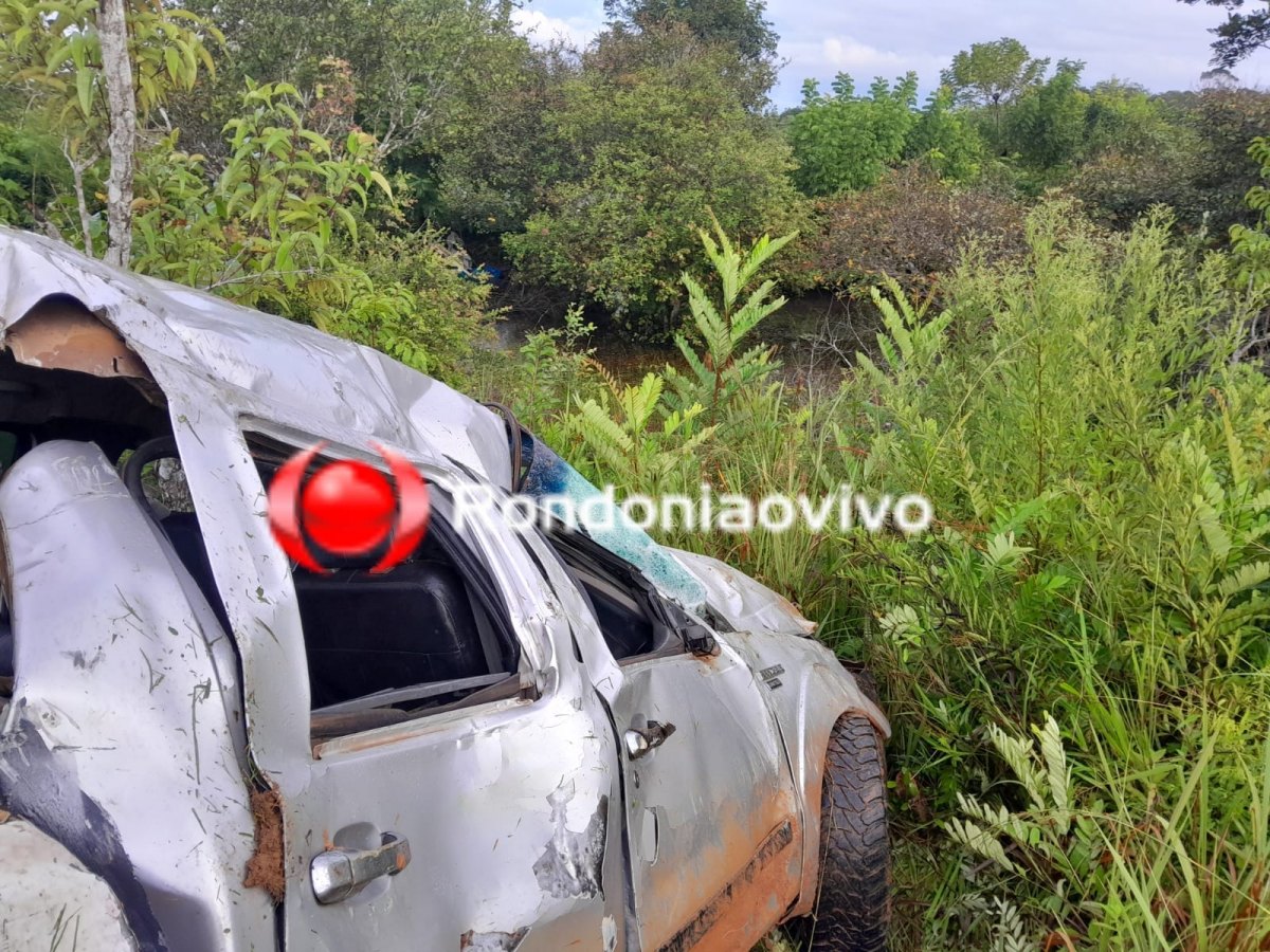 VÍDEO: Duas pessoas morrem e uma fica em estado grave após capotamento na BR-319