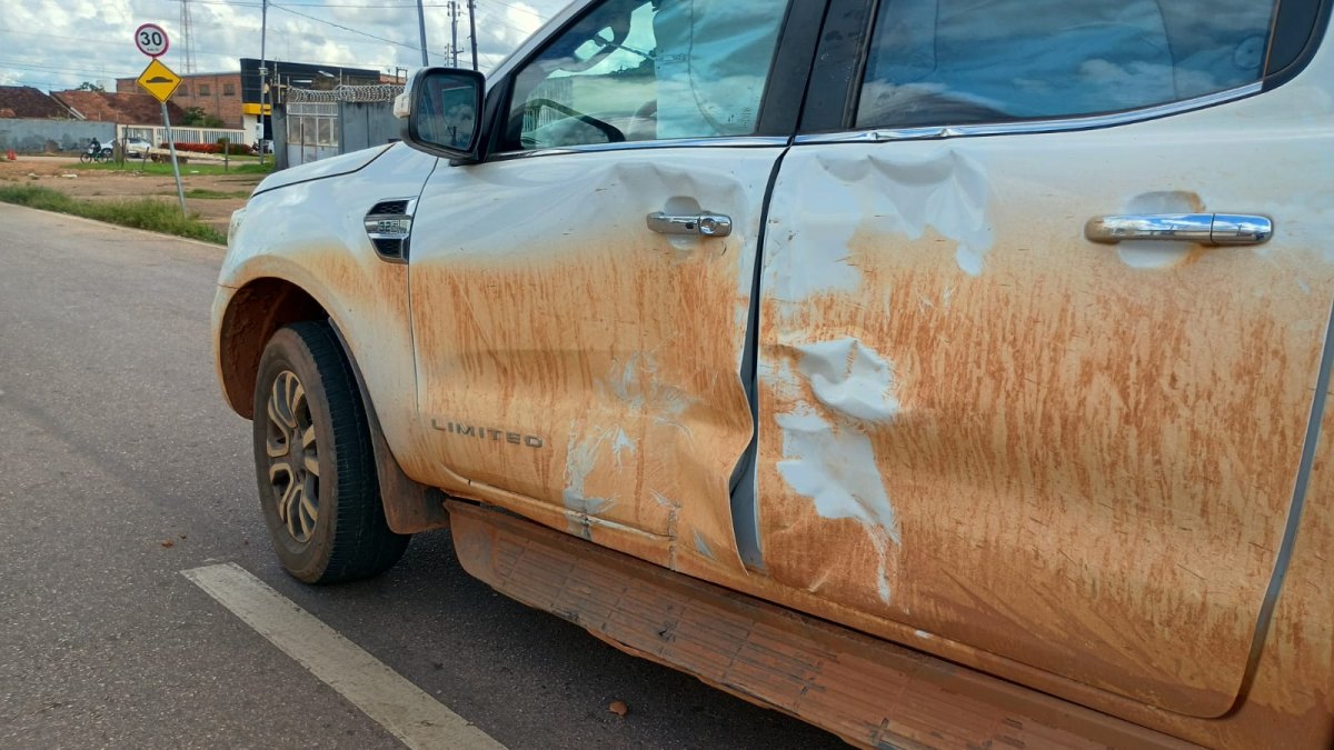 VÍDEO: Mulher em Honda Biz avança cruzamento e fica em estado grave após acidente 