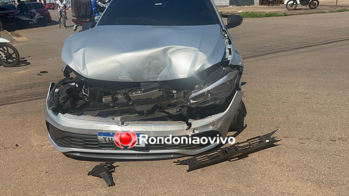 VÍDEO: Capotamento de caminhonete é filmado por câmera de segurança no Centro