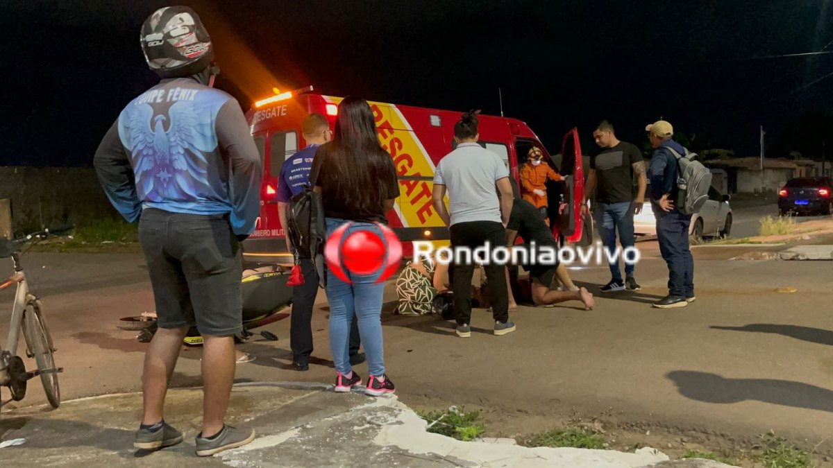 URGENTE: Mulher em moto fica desacordada e motorista foge após causar acidente 