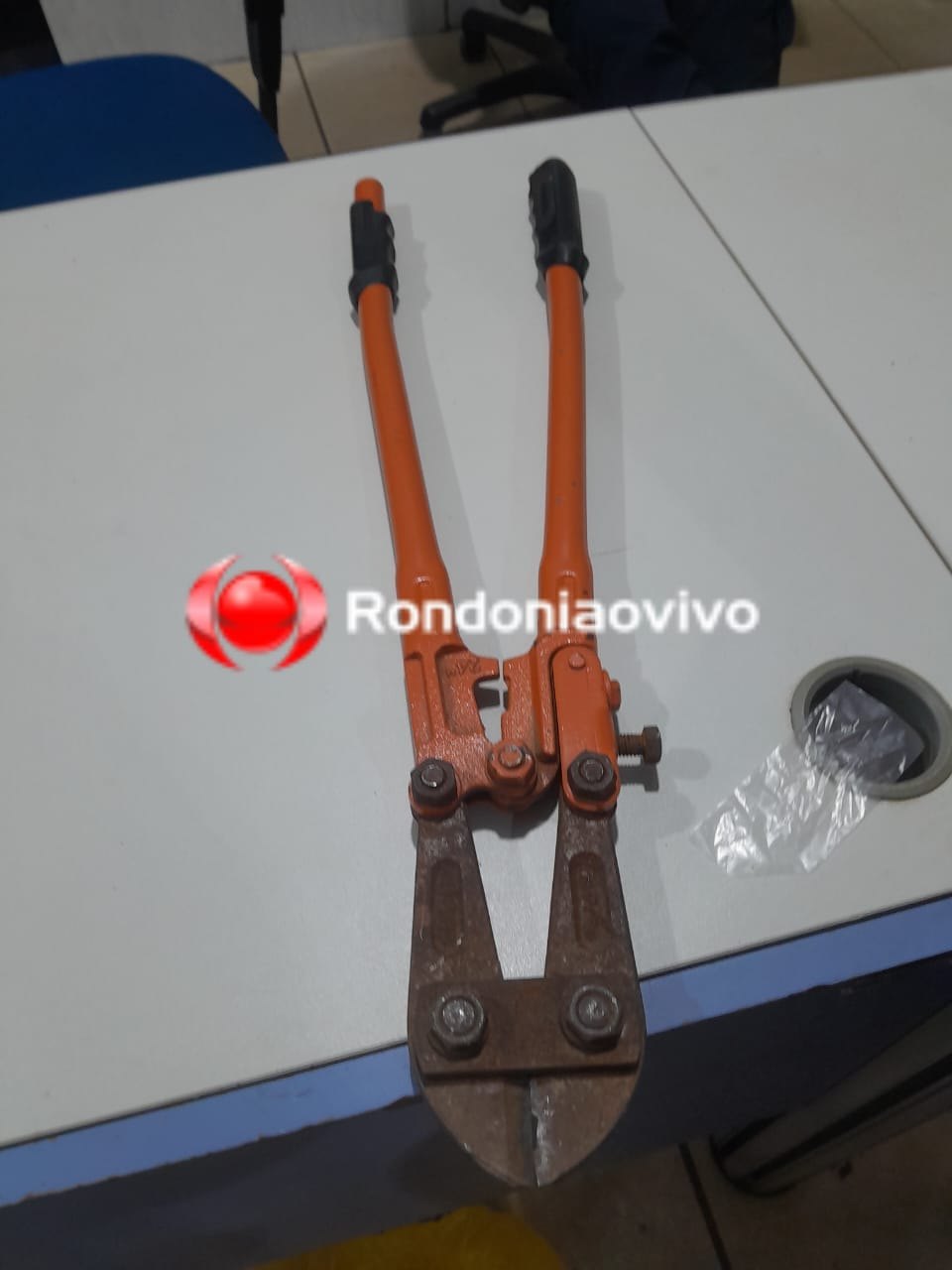 VÍDEO: Ladrões invadem loja de peças para motos e fazem arrastão 