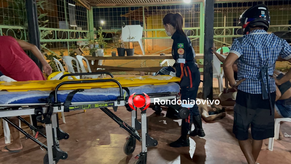 URGENTE: Homem é atacado a facadas durante briga em bar por causa de mulher