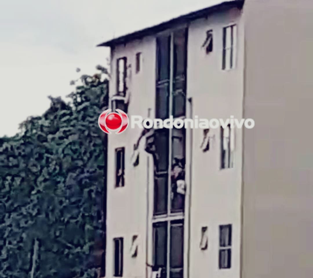 NEGOCIAÇÃO: PM e Bombeiros se mobilizam para salvar mulher que subiu no 3° andar de apartamento