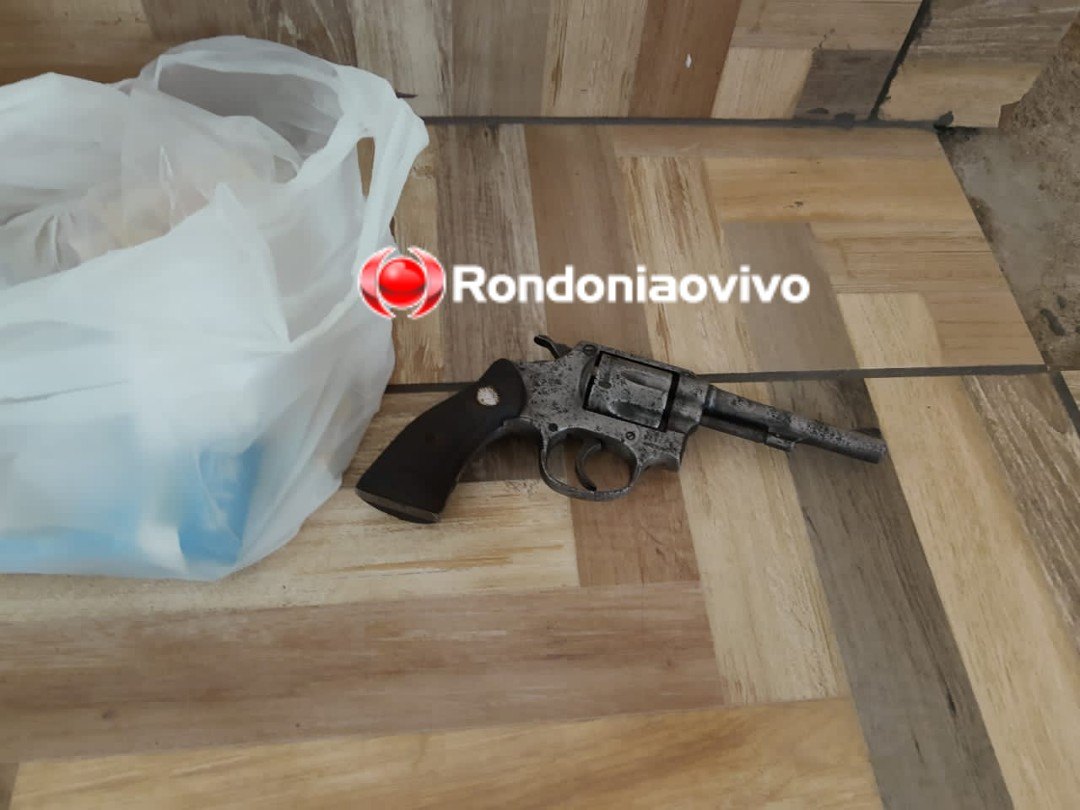 CAIU: Denarc prende traficante em boca de fumo com droga, arma e centrais de ar