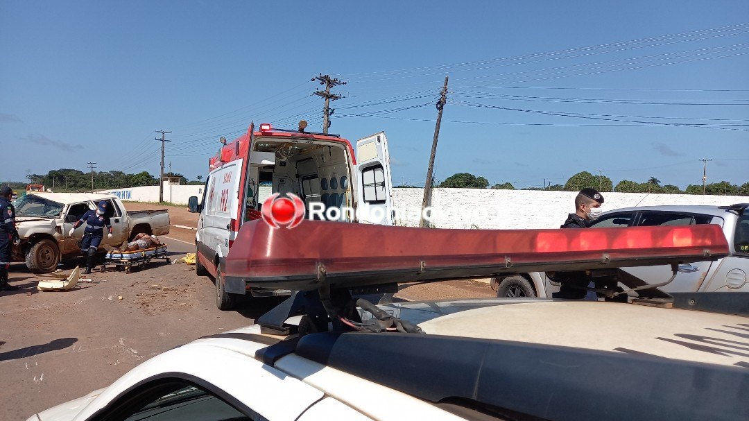 ASSISTA O VÍDEO: Idoso de 73 anos fica lesionado após capotamento na BR-364