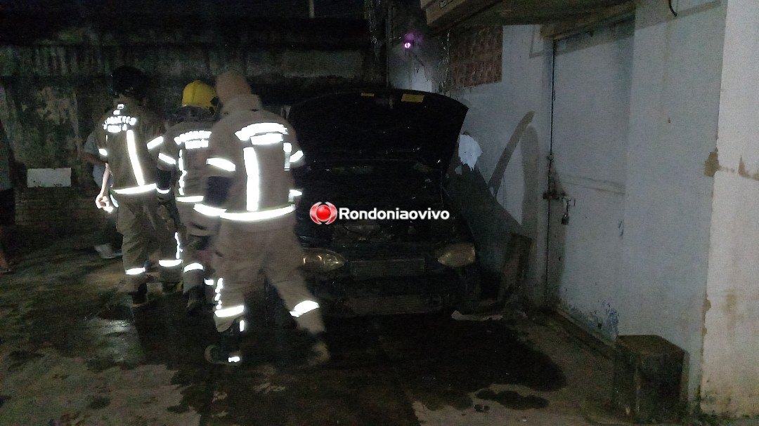 INCÊNDIO: Carro pega fogo dentro de oficina em Porto Velho