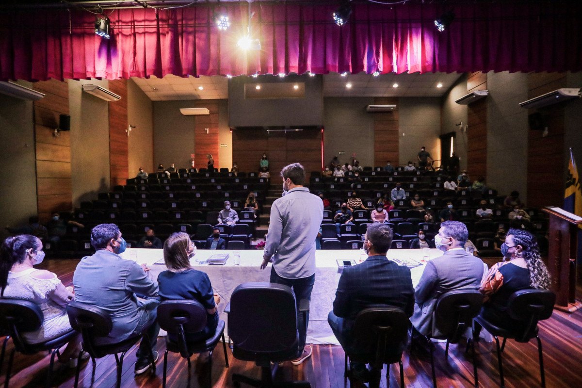 CULTURA: Prefeitura conclui obra de revitalização do Teatro Banzeiros