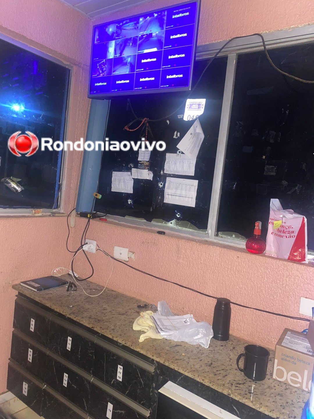 PORTO MADERO: Criminosos em carro Uno fazem ataque a tiros em condomínio  