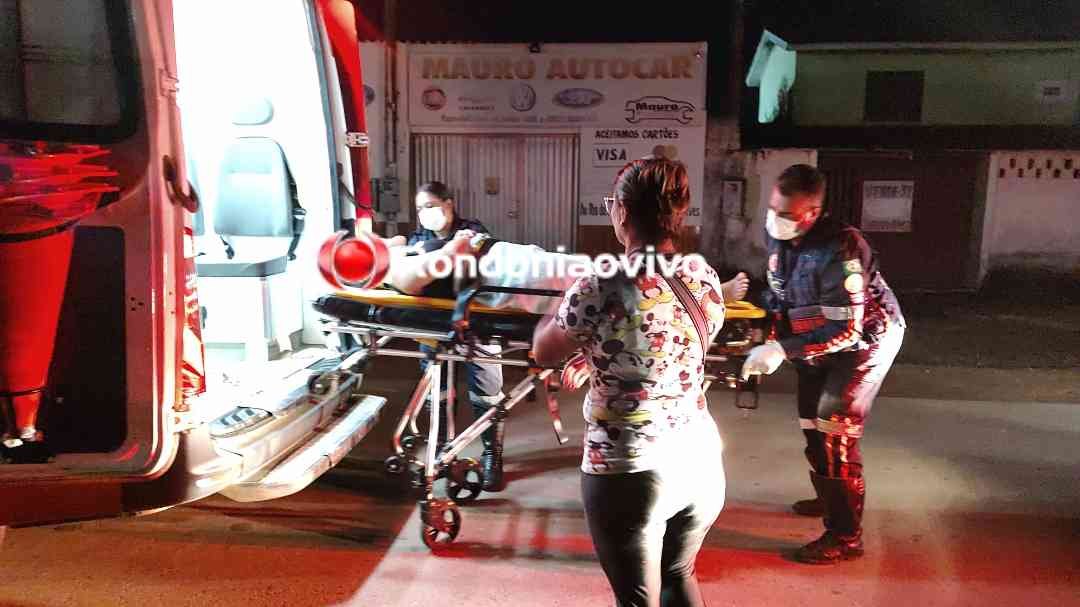 FRONTAL: Grave batida de frente entre carro e moto deixa casal ferido na Rio de Janeiro 