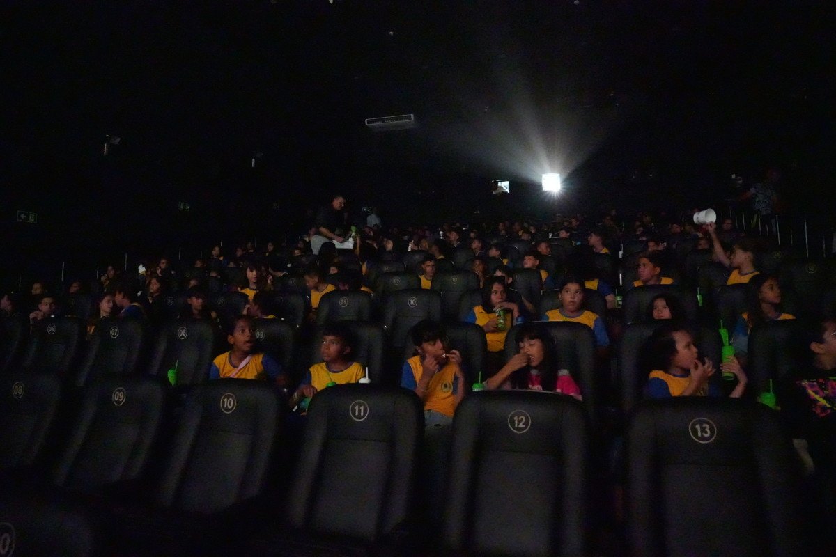 DIA DO ESTUDANTE - Projeto Cine Escola leva alunos de Porto Velho ao cinema e transforma sonho em realidade