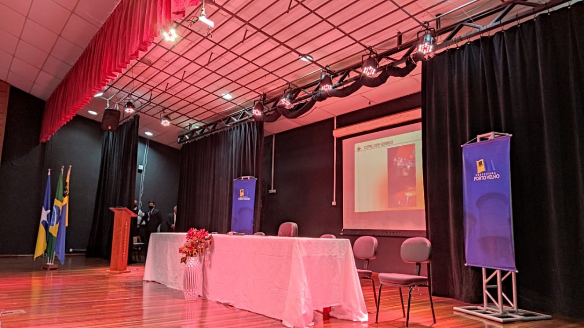 TEATRO BANZEIROS: Deputado Anderson participa de cerimônia para entrega de emenda parlamentar