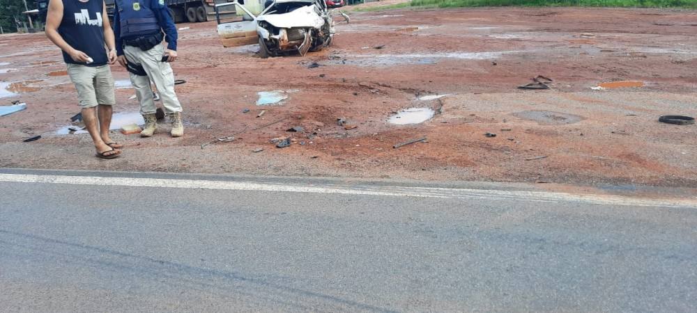 PRESOS NAS FERRAGENS: Grave acidente na BR 364 foi causado por cachorros na pista