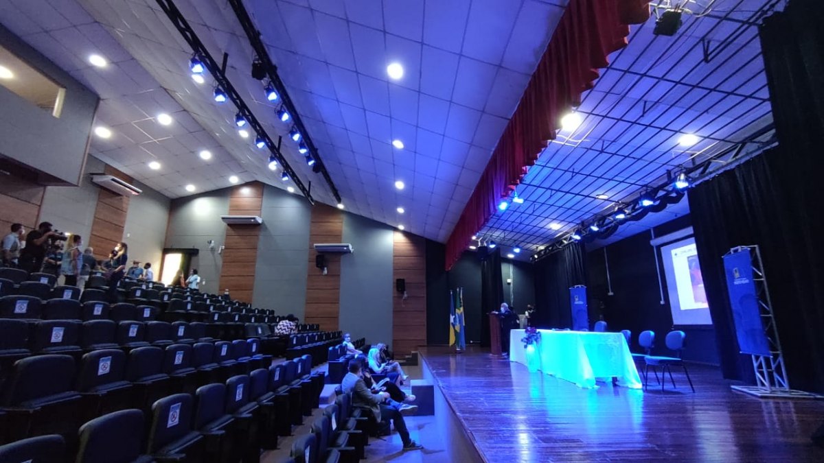 TEATRO BANZEIROS: Deputado Anderson participa de cerimônia para entrega de emenda parlamentar