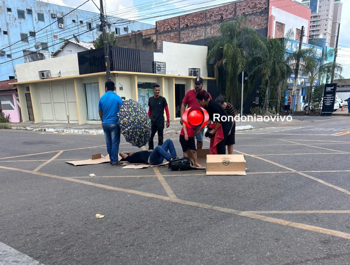 VÍDEO: Motorista de Corolla invade preferencial e causa acidente com criança e pai