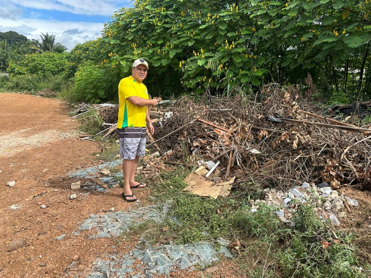 EDIMILSON DOURADO: Vereador cobra limpeza urgente em área tomada por lixo no bairro Aeroclube