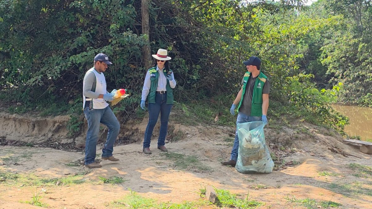 MEIO AMBIENTE: Jaru retira 15 m³ de resíduos às margens do Rio Jaru