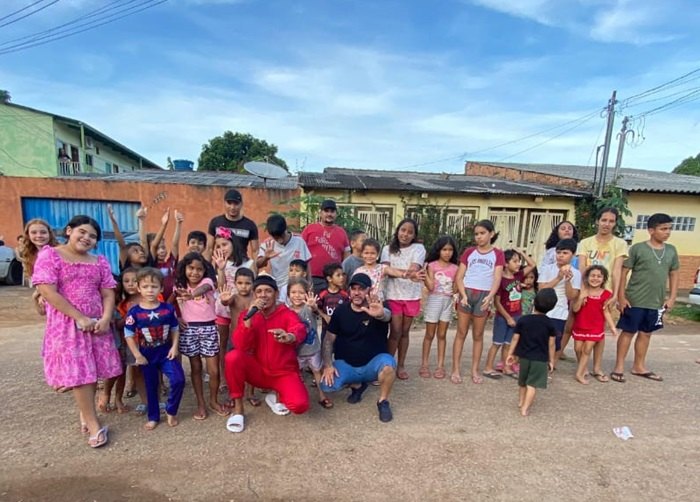 ZONA LESTE: Palhaço Mandioca realiza ação social em bairro da zona Leste de Porto Velho