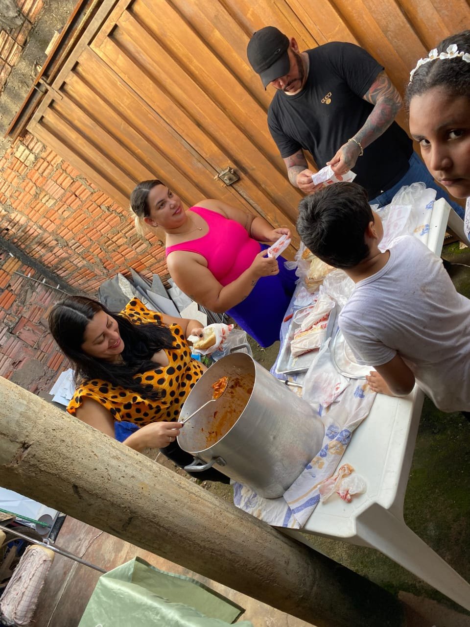 ZONA LESTE: Palhaço Mandioca realiza ação social em bairro da zona Leste de Porto Velho