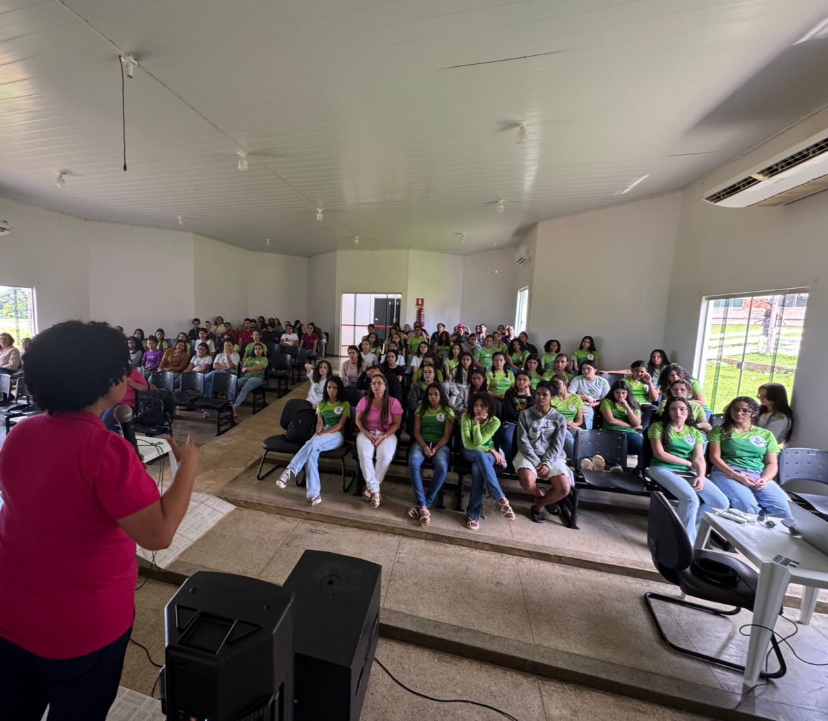 OUTUBRO ROSA: Deputada Sílvia Cristina faz palestras no Ifro e em outras instituições
