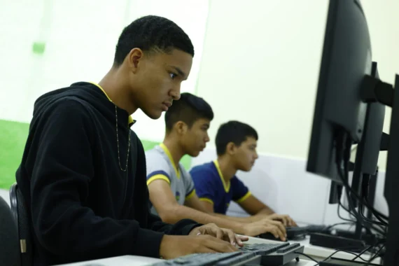 IEDA CHAVES: Deputada propõe internet por fibra óptica em escolas estaduais de Rondônia