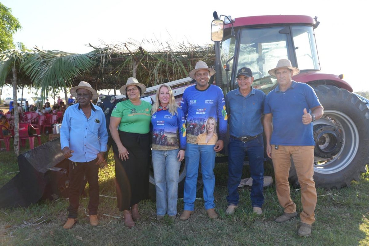 IEDA CHAVES: Deputa aentrega R$500mil em equipamentos agrícolas para associação 
