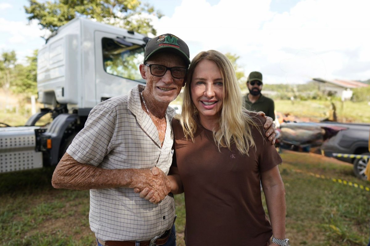 IEDA CHAVES: Deputada entrega caminhão-tanque para produção leiteira em Ouro Preto do Oeste
