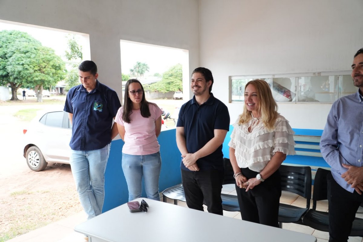 IEDA CHAVES: Deputada entrega van de R$ 300 mil e reforça a saúde de Primavera de Rondônia