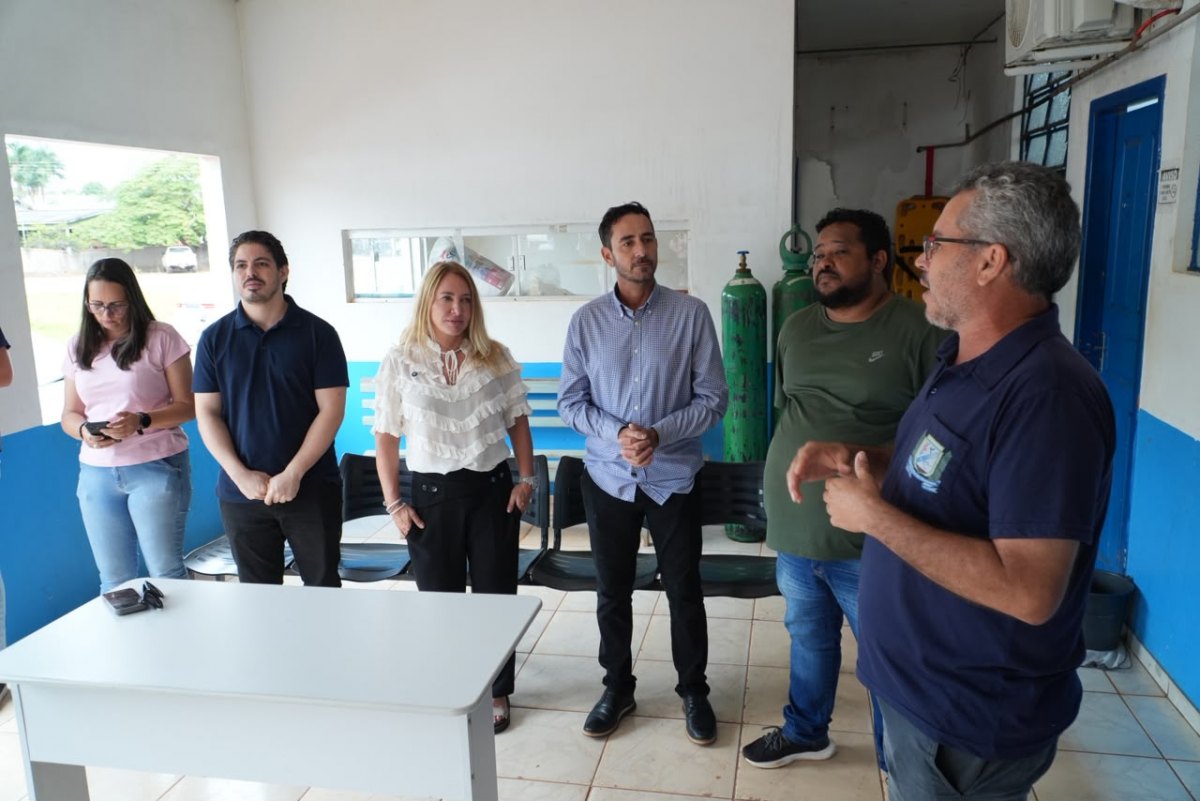 IEDA CHAVES: Deputada entrega van de R$ 300 mil e reforça a saúde de Primavera de Rondônia