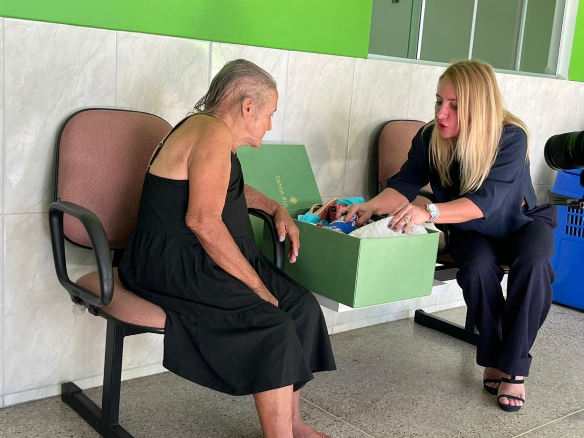IEDA CHAVES: Deputada resgata idosa, 10 animais e revela drama humano em Porto Velho