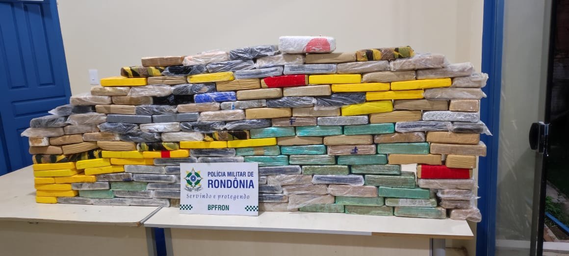 COCAÍNA: Motorista de caminhão de mudança é preso com 160 quilos de drogas 