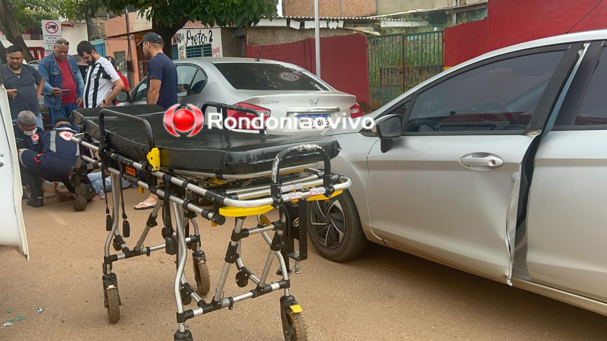 FRATURA EXPOSTA: Motociclista fica ferido após bater em porta de carro na Mamoré