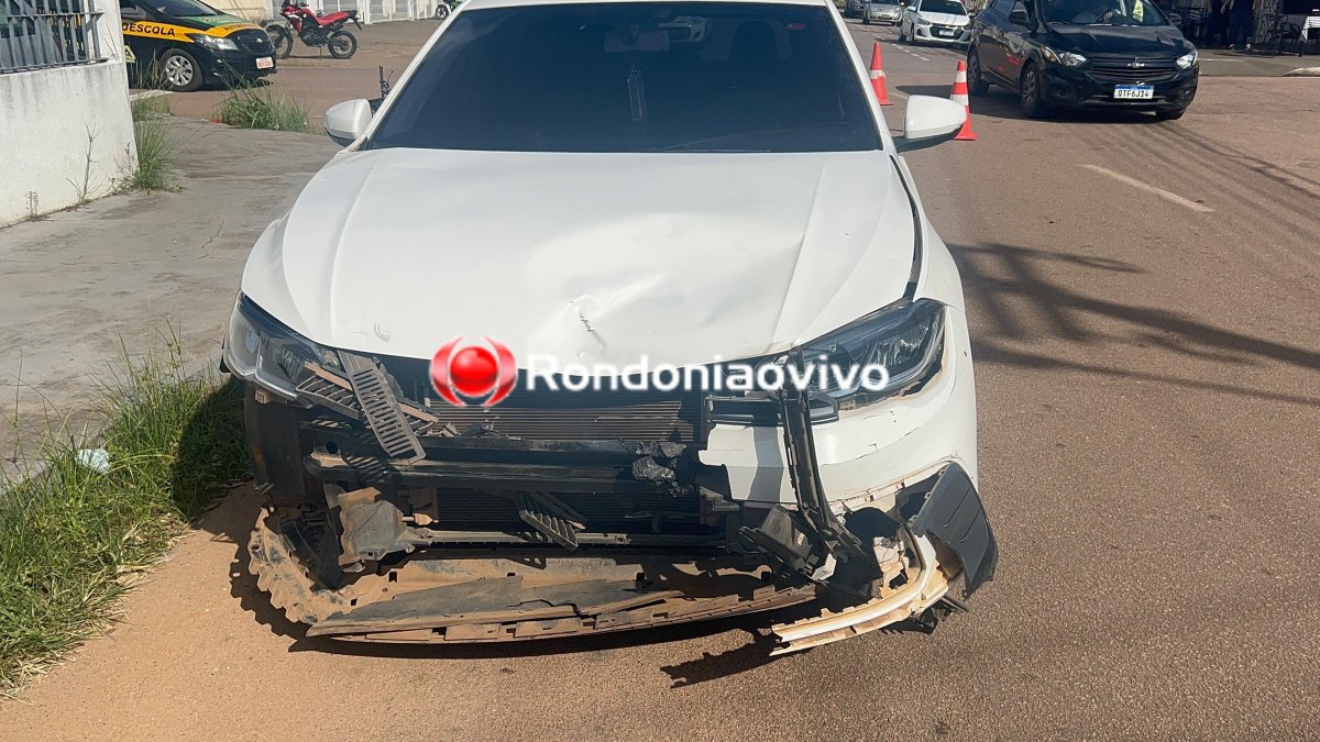 VÍDEO: Condutor de Honda Pop tem fratura exposta na perna ao avançar cruzamento