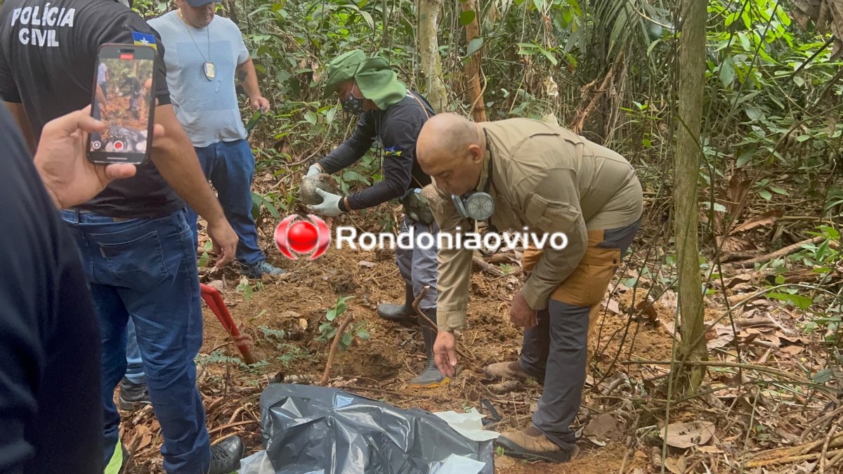 VÍDEO: Polícia encontra restos mortais de homem enterrado em cova rasa