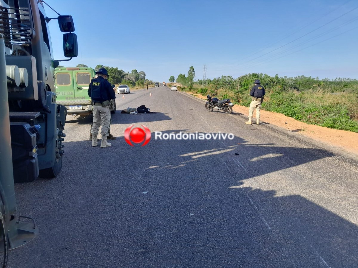 URGENTE: Motociclista sofre grave queda na BR-364 ao passar por pedaços de pneus