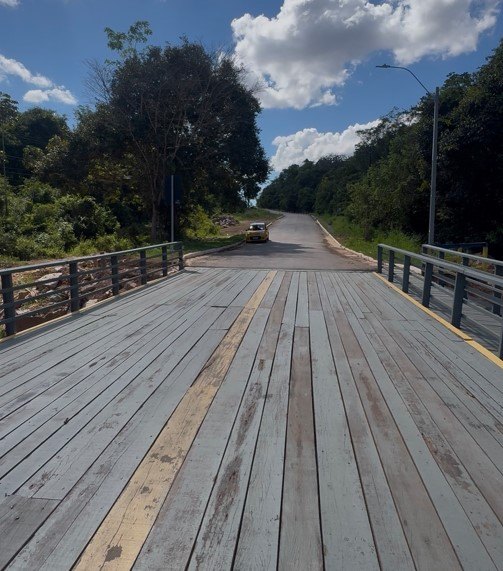 PERIGO: Pregos expostos na ponte do Bate Estaca na estrada do Santo Antônio 