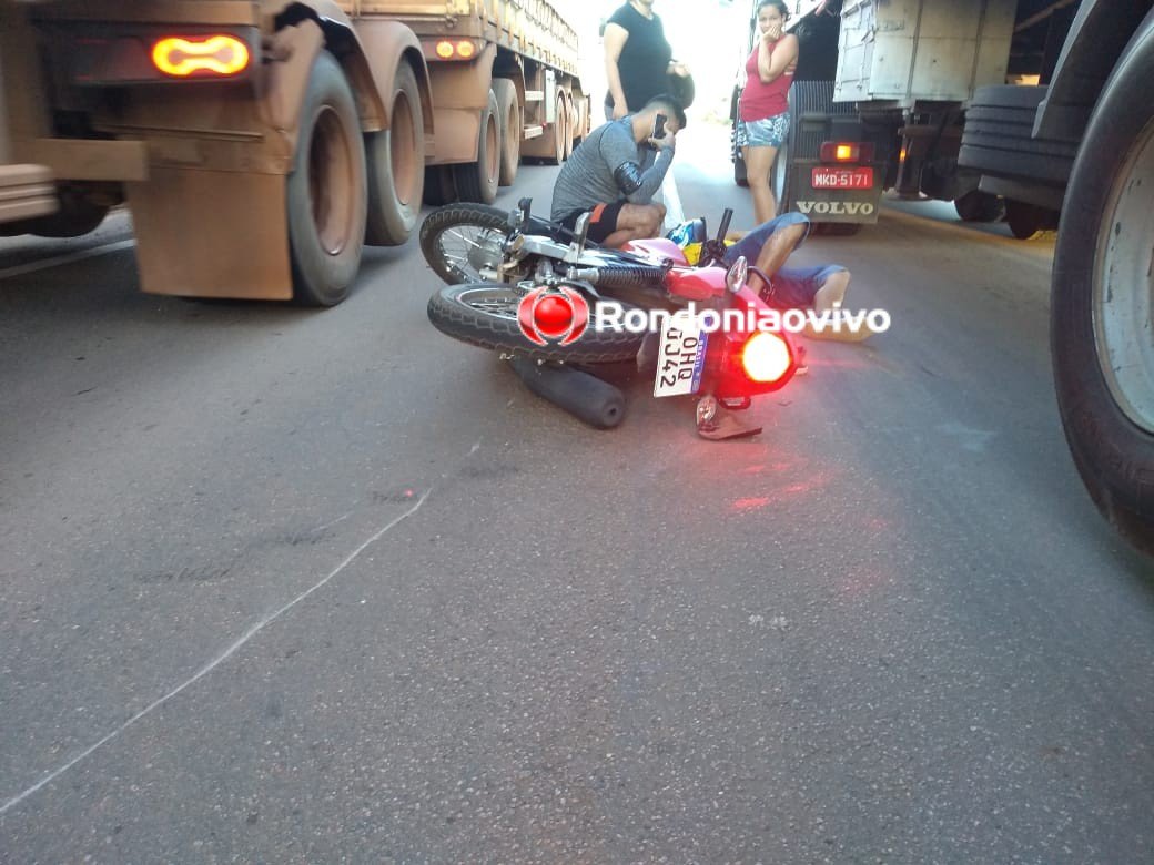 LIVRAMENTO: Motociclista escapa de ser esmagado por carreta na BR-364