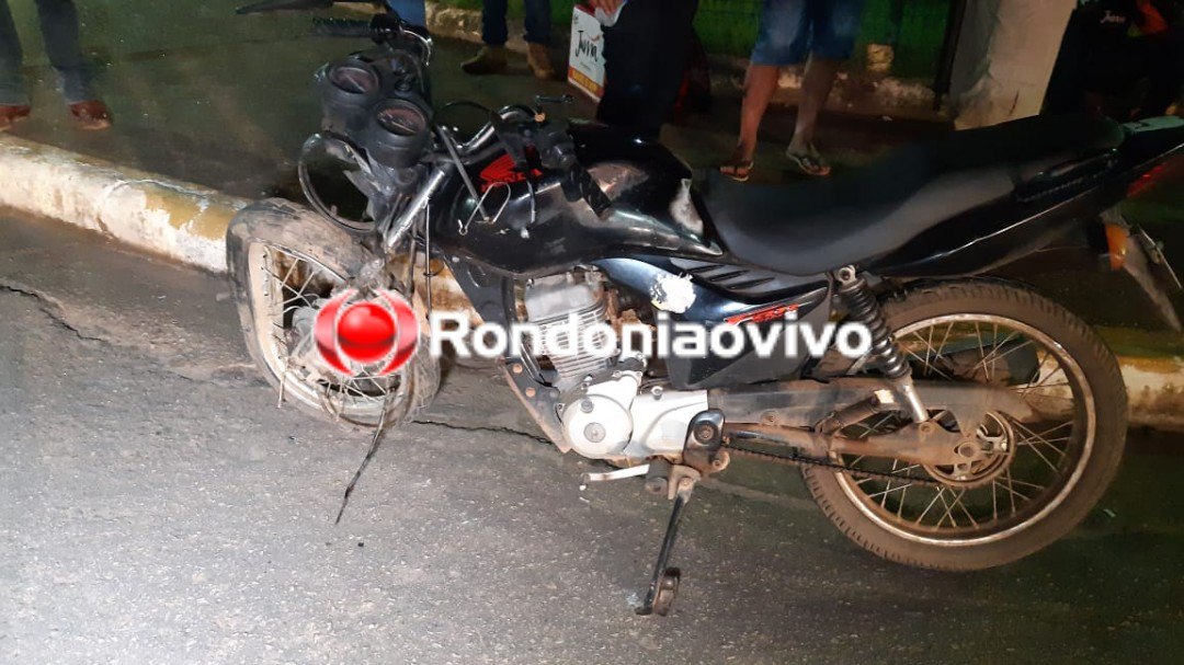 NO SEMÁFORO: Carro capota na Jorge Teixeira após colisão com motocicleta