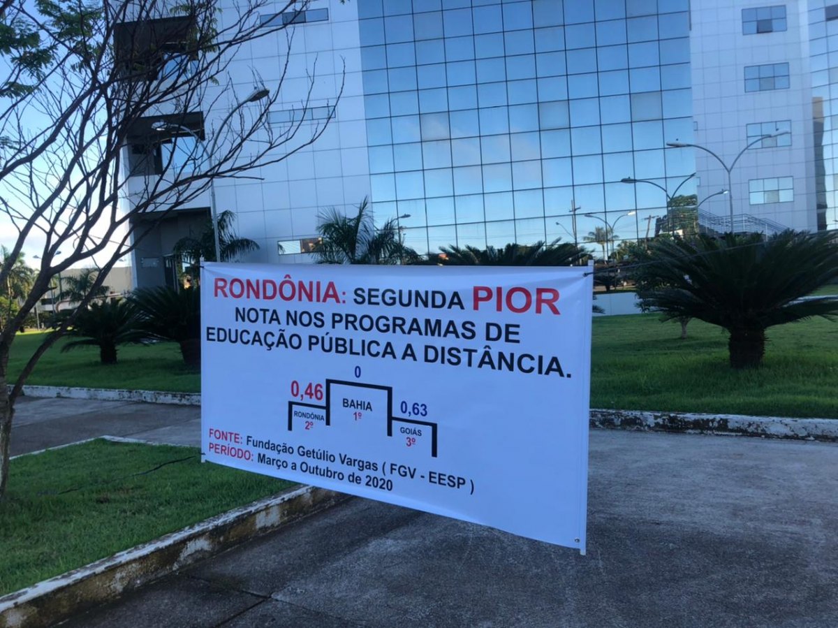 PROTESTO: Movimento Pais Pela Educação pede o retorno das aulas presenciais em RO