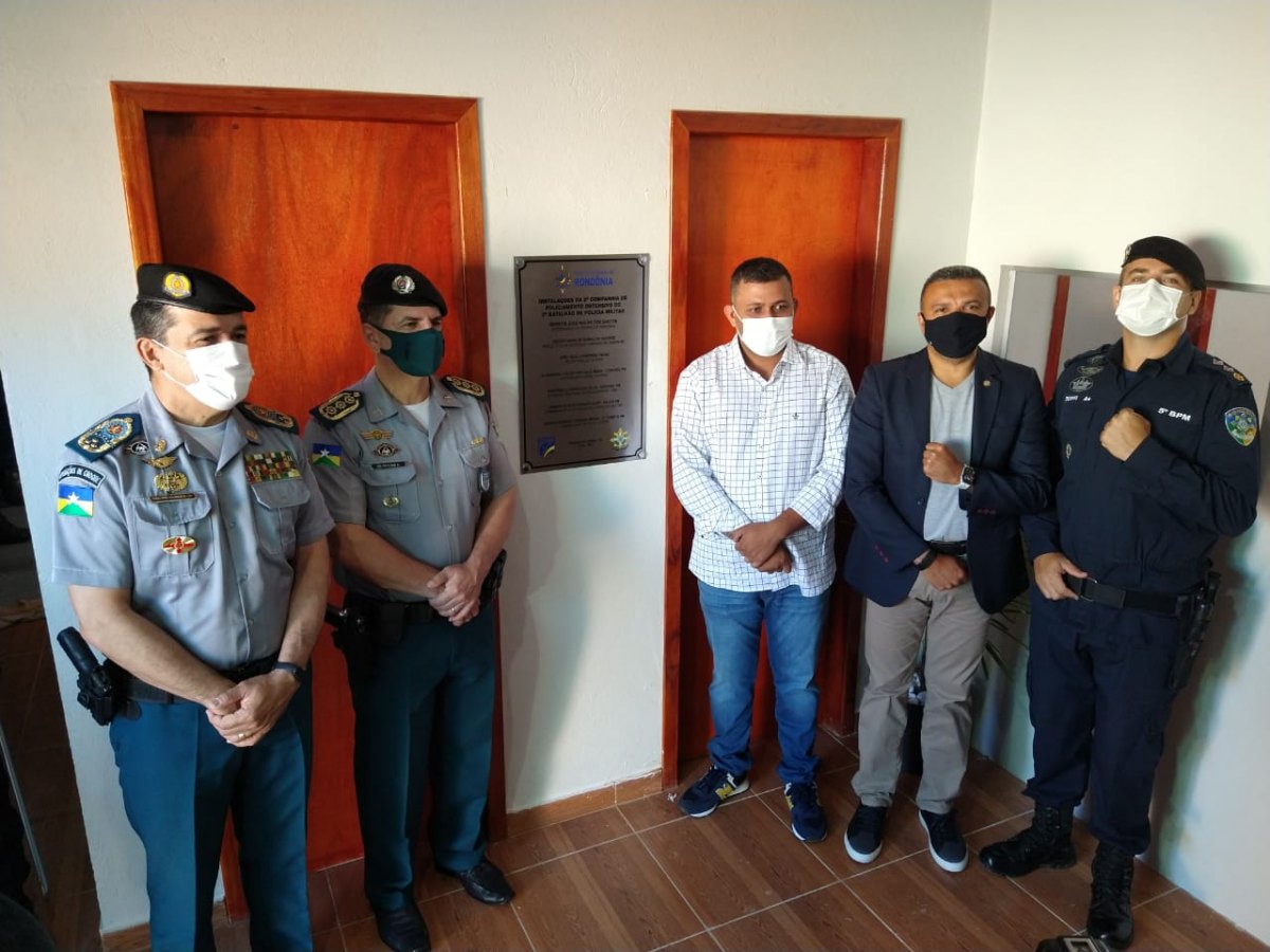 CANDEIAS DO JAMARI: Alex Silva participa da inauguração da nova sede da Polícia Militar