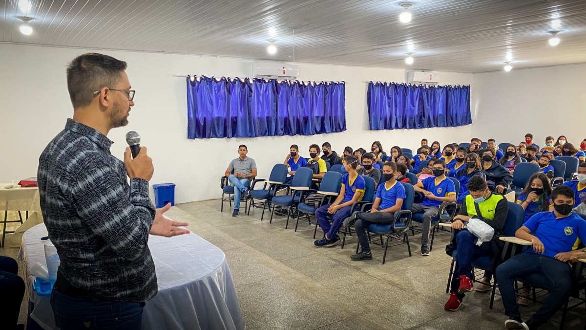 EDUCAÇÃO: Anderson Pereira incentiva estudantes da Escola Juscelino Kubitschek