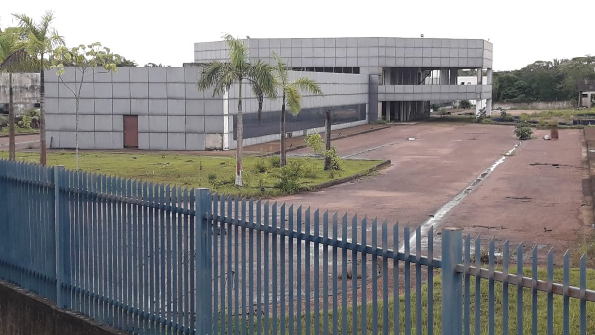 DESPERDÍCIO: Obra da nova sede da PRF está parada há 7 anos em Porto Velho
