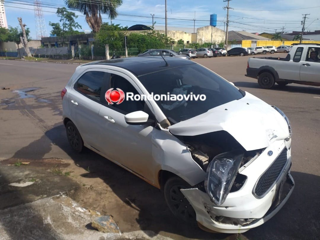 IMPRUDÊNCIA: Veículo capota com casal após motorista avançar cruzamento na Abunã 
