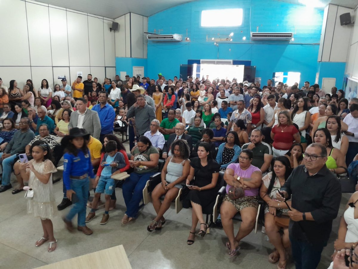 CANDEIAS DO JAMARI: Garçon assume novo mandato e anuncia ações e obras