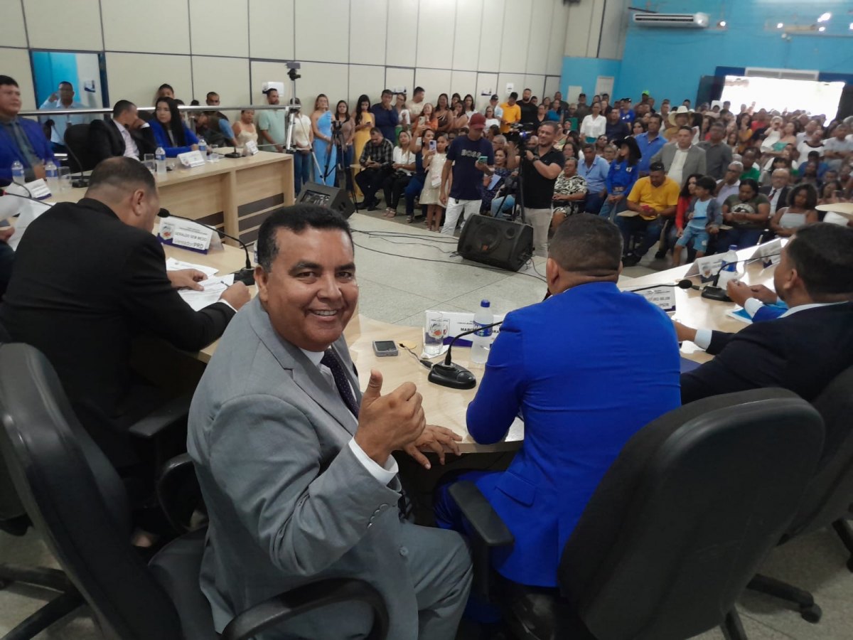 CANDEIAS DO JAMARI: Garçon assume novo mandato e anuncia ações e obras